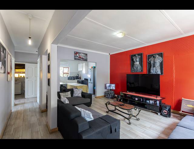 3 BEDROOM HOUSE FOR SALE IN OAKDALE